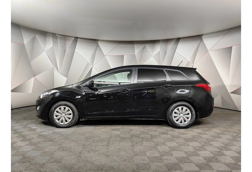 Hyundai i30 1.6 AT (126 л.с.) Черный в АВИЛОН. Слайд №5