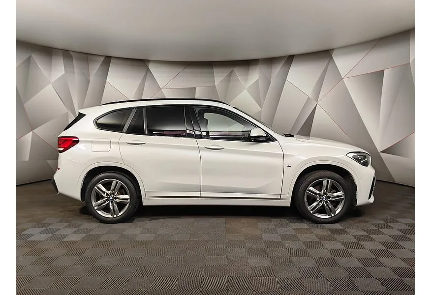 BMW X1 18d xDrive AT (150 л.с.) Белый в АВИЛОН. Слайд №3