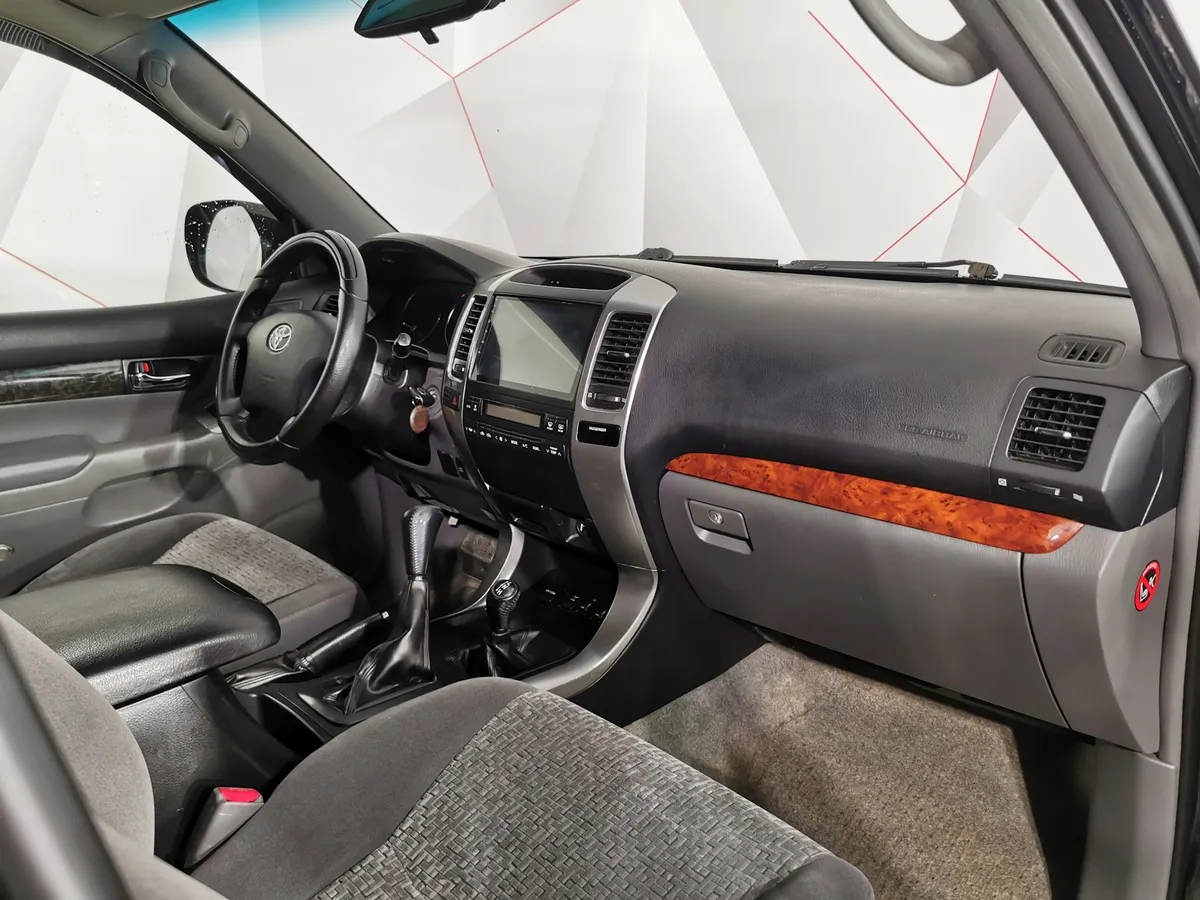 Toyota Land Cruiser Prado 4.0 AT (249 л.с.) Черный в АВИЛОН. Слайд №11