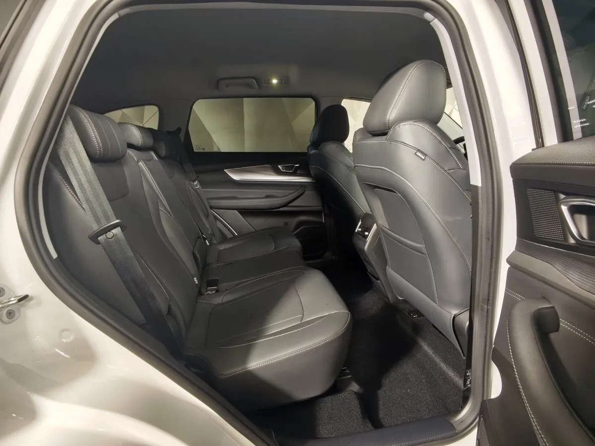 Xcite X-Cross 8 1.6 THP 7DCT (150 л.с.) Белый в АВИЛОН. Слайд №16