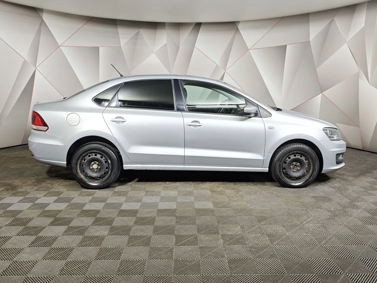 Volkswagen Polo 1.6 Tiptronic (105 л.с.) Comfortline Серебристый в АВИЛОН. Слайд №6 Volkswagen Polo 1.6 Tiptronic (105 л.с.) Comfortline Серебристый в АВИЛОН. Слайд №6