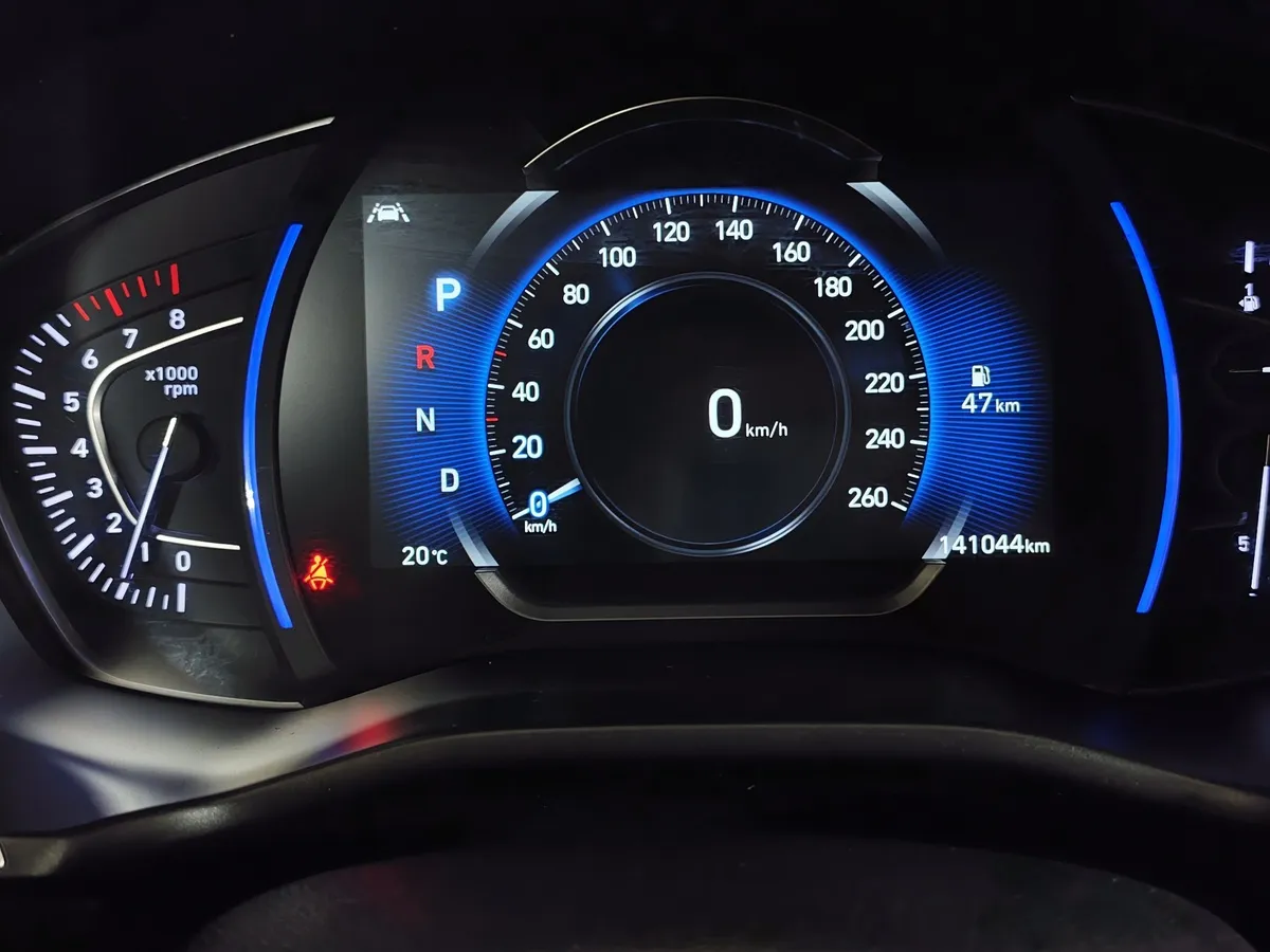 Hyundai Santa Fe 2.4 (188 л.с.) - 6AT Premier Белый в АВИЛОН. Слайд №18