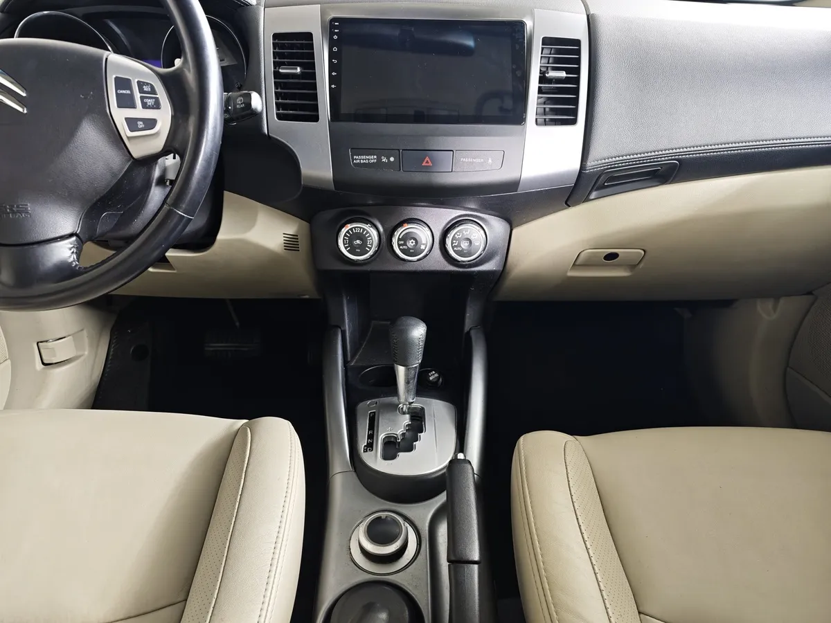 Citroen C-Crosser 2.4 CVT 4WD (170 л.с.) Серый в АВИЛОН. Слайд №13