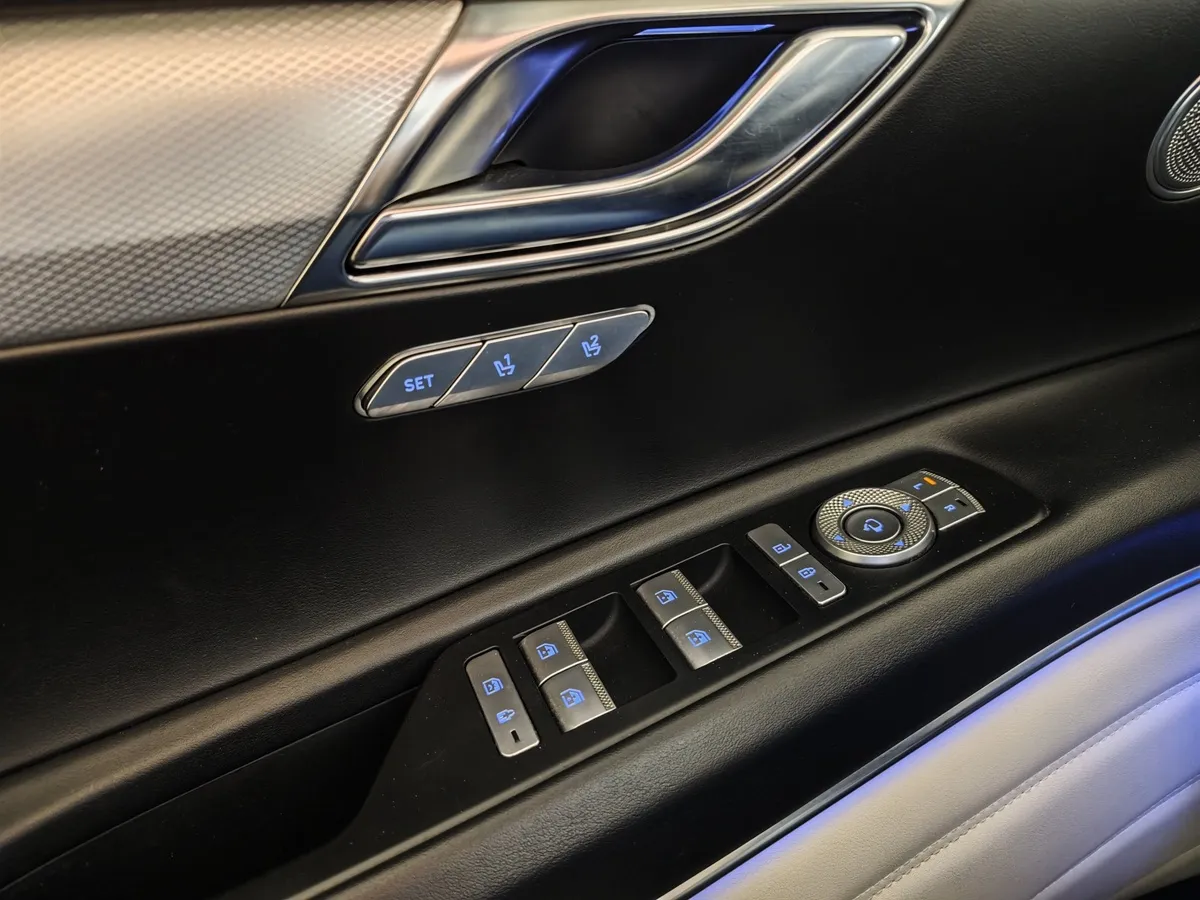 Genesis GV80 2.5 T-GDI 8AT 4WD (249 л.с.) Premium + Comfort Черный в АВИЛОН. Слайд №25