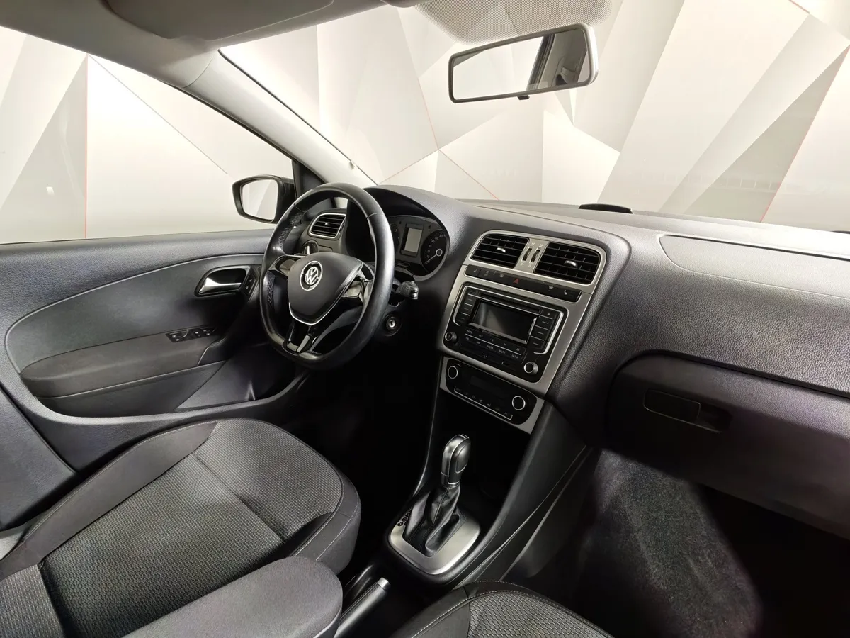 Volkswagen Polo 1.6 MPI AT (110 л.с.) Drive Черный в АВИЛОН. Слайд №13