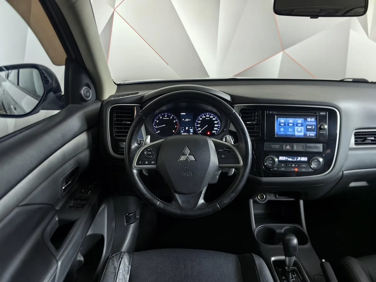 Mitsubishi Outlander 2.0 CVT 4WD (146 л.с.) Instyle E29 Белый в АВИЛОН. Слайд №20