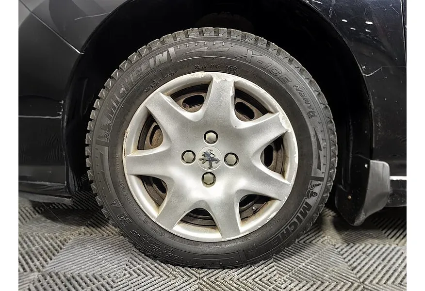 Peugeot 308 1.6 MT (120 л.с.) Черный в АВИЛОН. Слайд №9