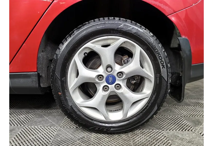 Ford Focus 1.6 Ti-VCT PowerShift (125 л.с.) Trend Красный в АВИЛОН. Слайд №9 Ford Focus 1.6 Ti-VCT PowerShift (125 л.с.) Trend Красный в АВИЛОН. Слайд №9