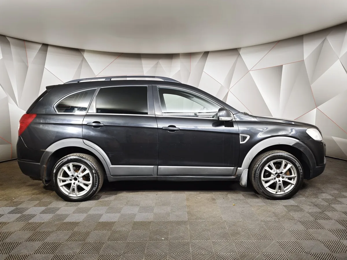 Chevrolet Captiva 2.4 AT 5 мест (136 л.с.) Черный в АВИЛОН. Слайд №6