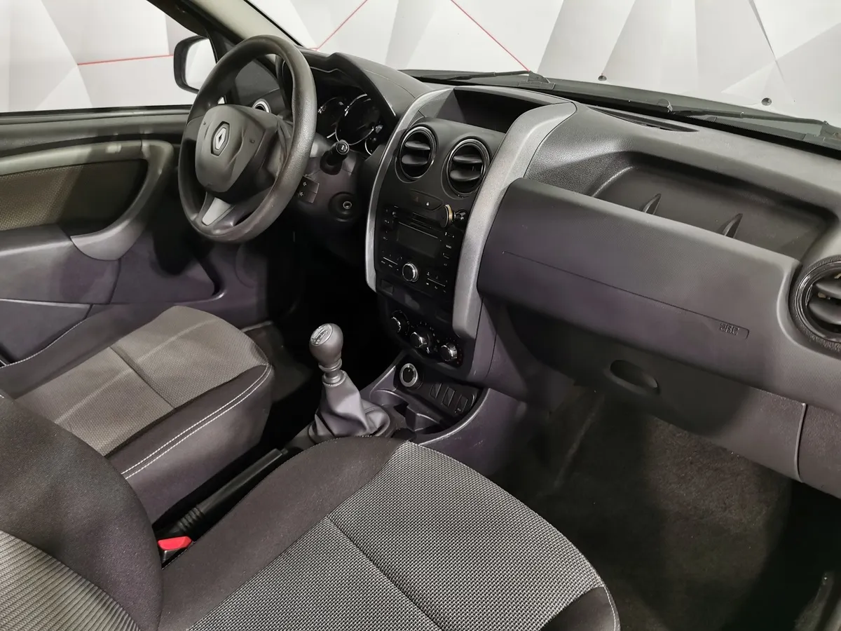 Renault Duster 2.0 MT 4x4 (143 л.с.) Серый в АВИЛОН. Слайд №12