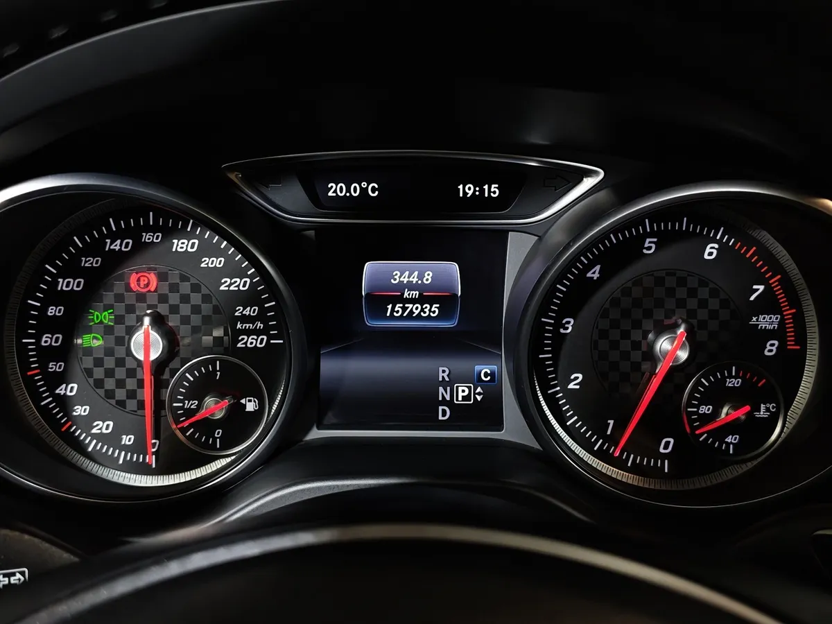 Mercedes-Benz A-Класс A 180 7G-DCT (122 л.с.) Особая серия Черный в АВИЛОН. Слайд №18