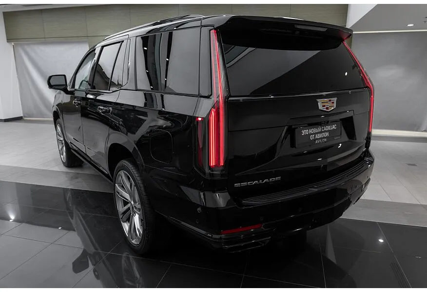 Cadillac Escalade 6.2 V8 AT AWD (420 л.с.) Sport Platinum Черный в АВИЛОН. Слайд №7