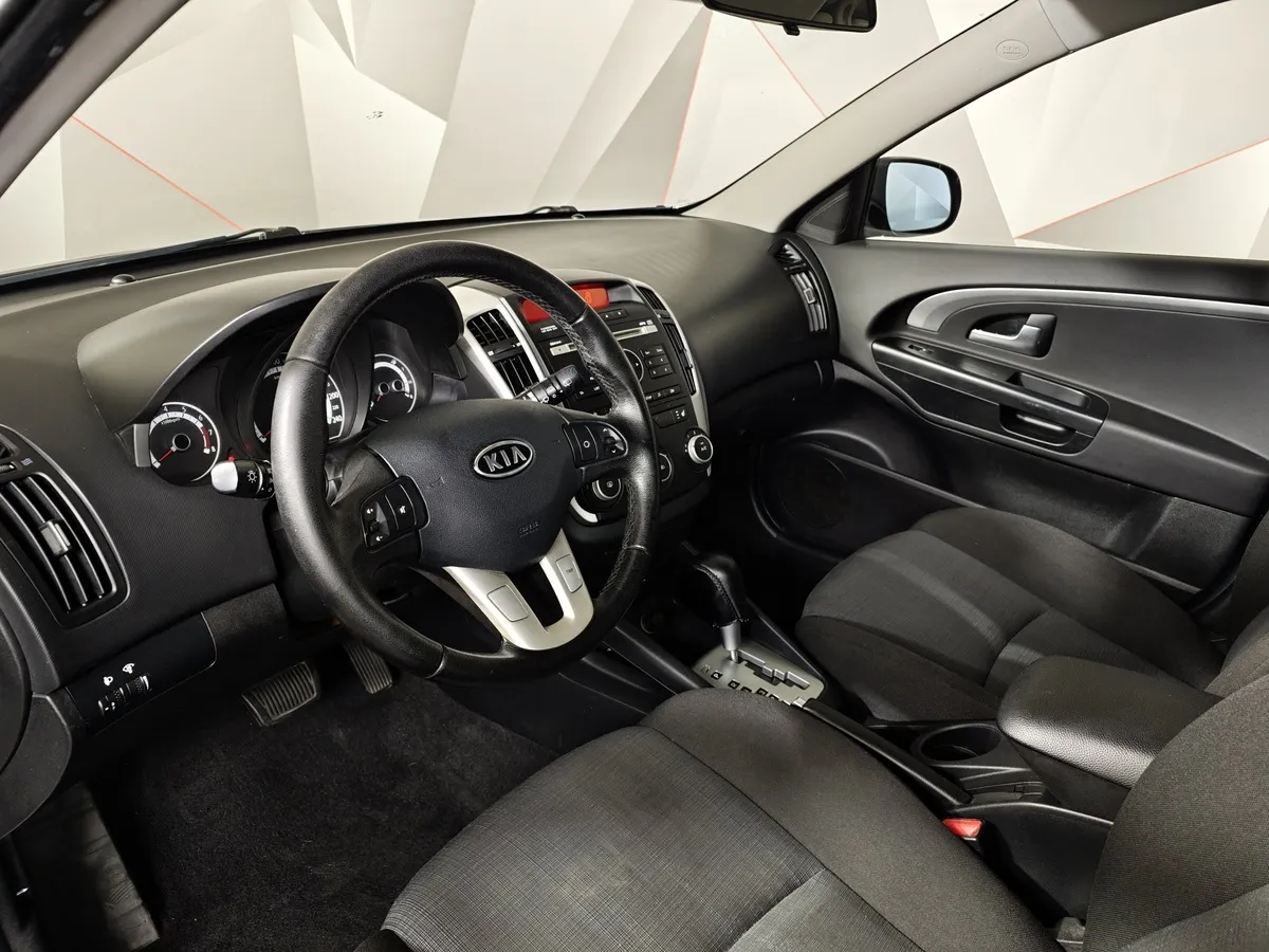 Kia Ceed 1.6 AT (130 л.с.) Серебристый в АВИЛОН. Слайд №18