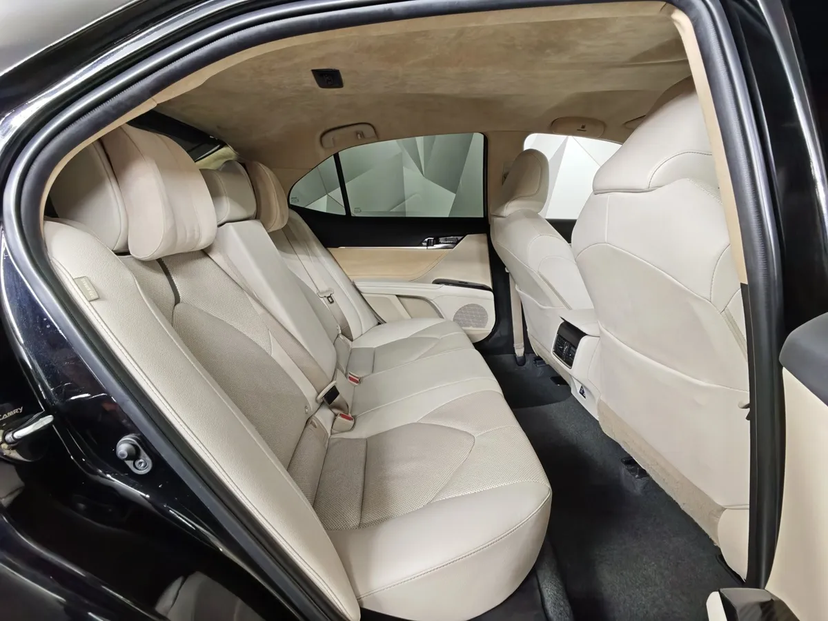 Toyota Camry 3.5 AT (249 л.с.) Черный в АВИЛОН. Слайд №16