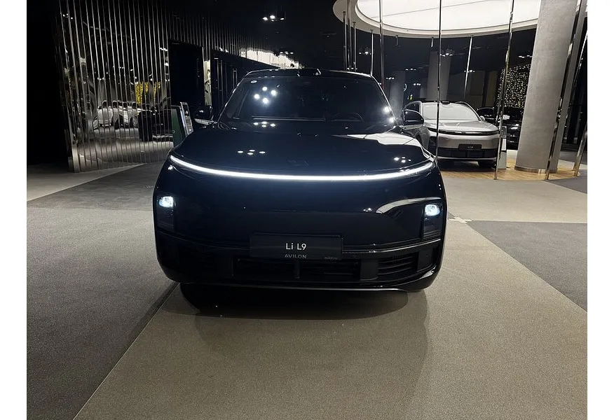 Li Auto L9 1.5 AT 4WD (449 л.с.) Ultra Черный в АВИЛОН. Слайд №4
