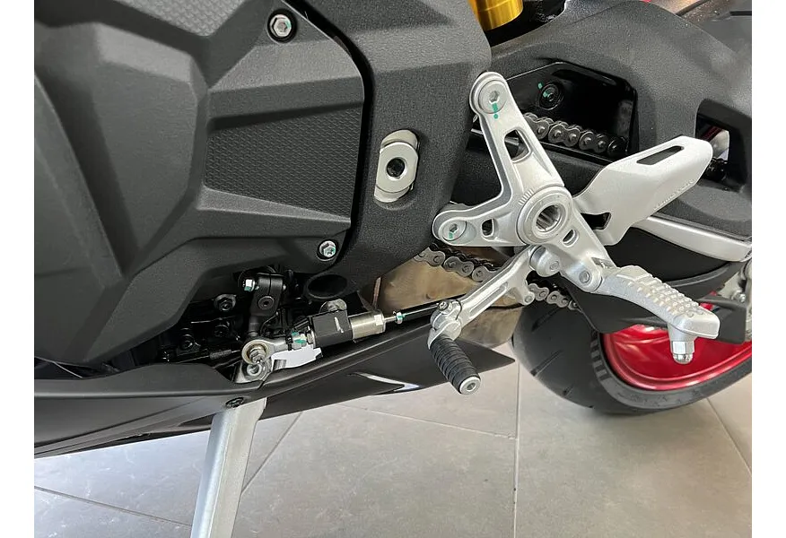 QJMOTOR SRK 921 RR 921 см³ (129 л.с.) (129) 921 Черный в АВИЛОН. Слайд №17