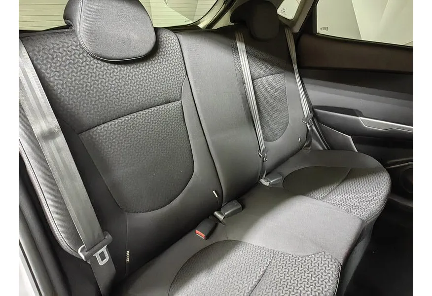 Kia Rio 1.6 AT (123 л.с.) Luxe Серебристый в АВИЛОН. Слайд №17