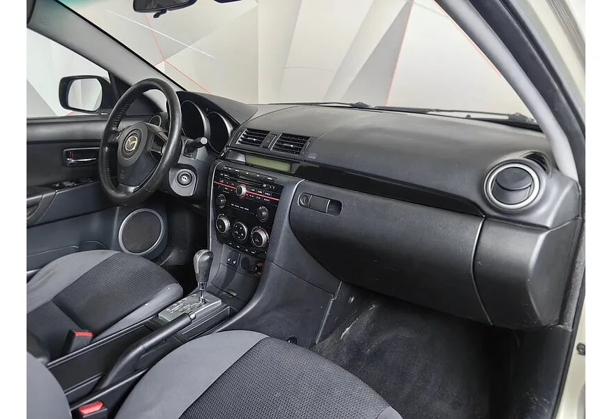 Mazda 3 1.6 AT (105 л.с.) Золотой в АВИЛОН. Слайд №12
