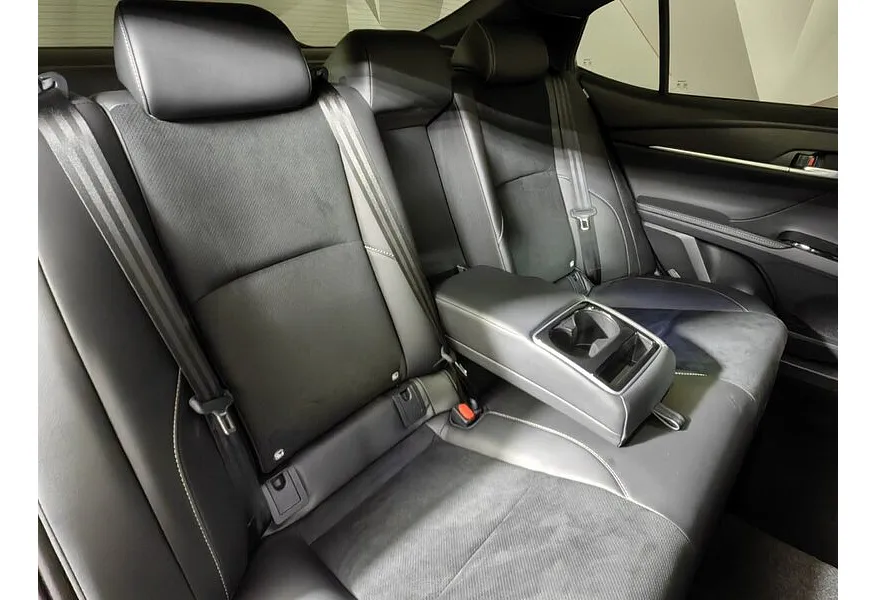 Toyota Camry 2.0h CVT (197 л.с.) Sport Plus Черный в АВИЛОН. Слайд №17