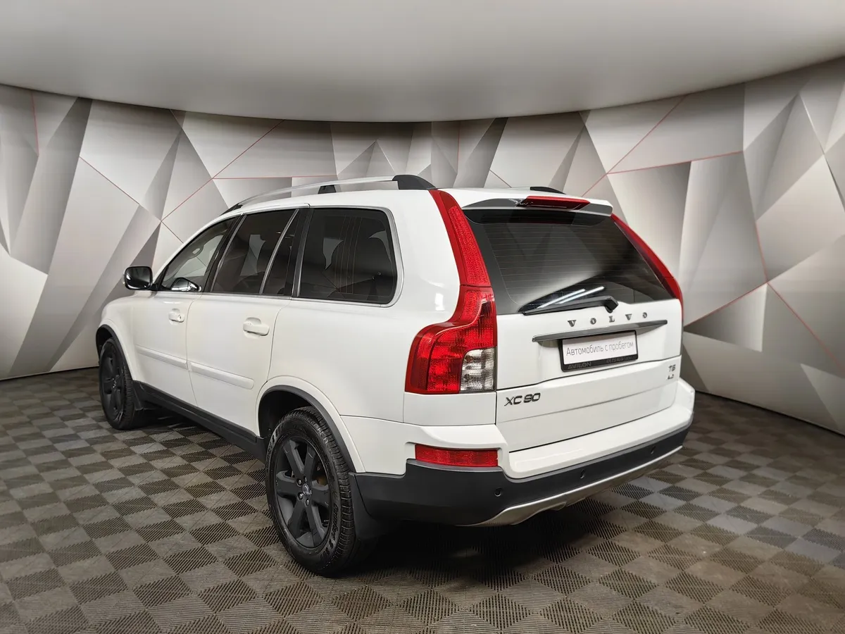 Volvo XC90 2.5 T5 Geartronic AWD (5 мест) (210 л.с.) Белый в АВИЛОН. Слайд №4