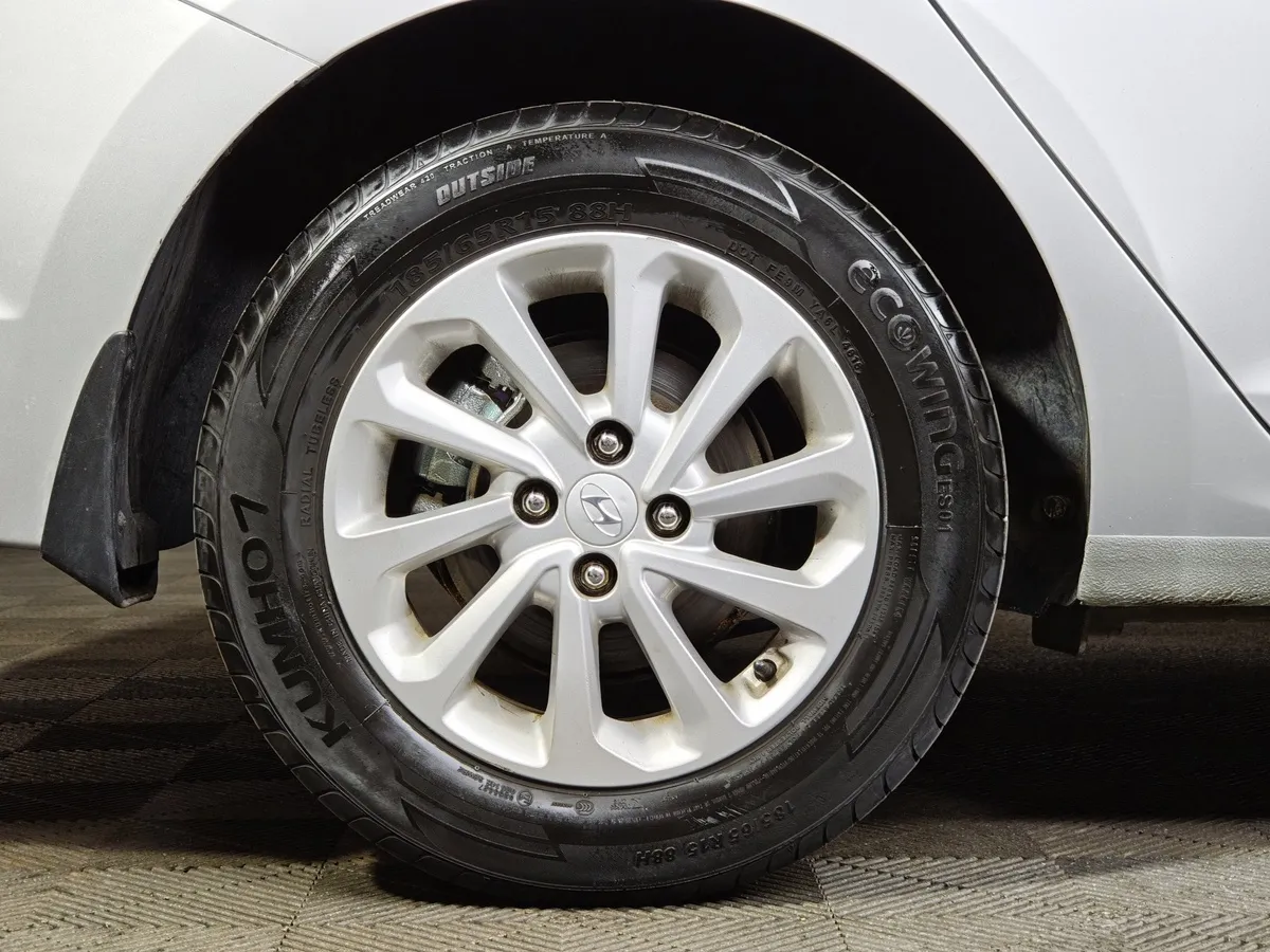 Hyundai Solaris 1.6 AT (123 л.с.) Elegance Серебристый в АВИЛОН. Слайд №9