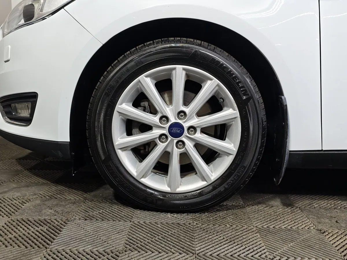 Ford Focus 1.5 EcoBoost AT (150 л.с.) Titanium Белый в АВИЛОН. Слайд №9