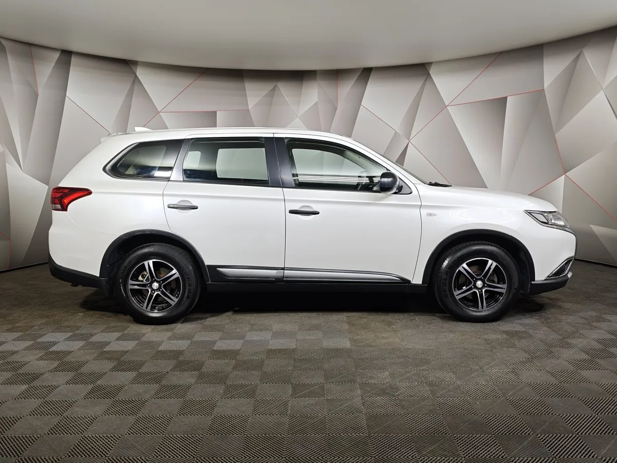 Mitsubishi Outlander 2.0 CVT (146 л.с.) Invite Белый в АВИЛОН. Слайд №6