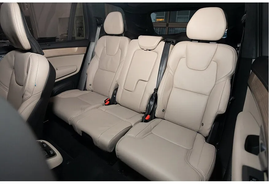 Volvo XC90 2.0 B6 mild hybrid AT AWD (7 мест) (300 л.с.) Ultra Bright Черный в АВИЛОН. Слайд №8