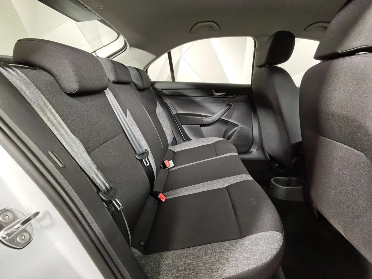 Skoda Rapid 1.6 AT (110 л.с.) Белый в АВИЛОН. Слайд №16