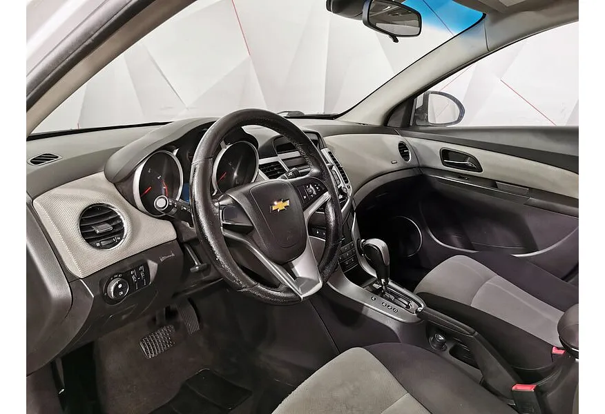 Chevrolet Cruze 1.6 AT (109 л.с.) Белый в АВИЛОН. Слайд №19