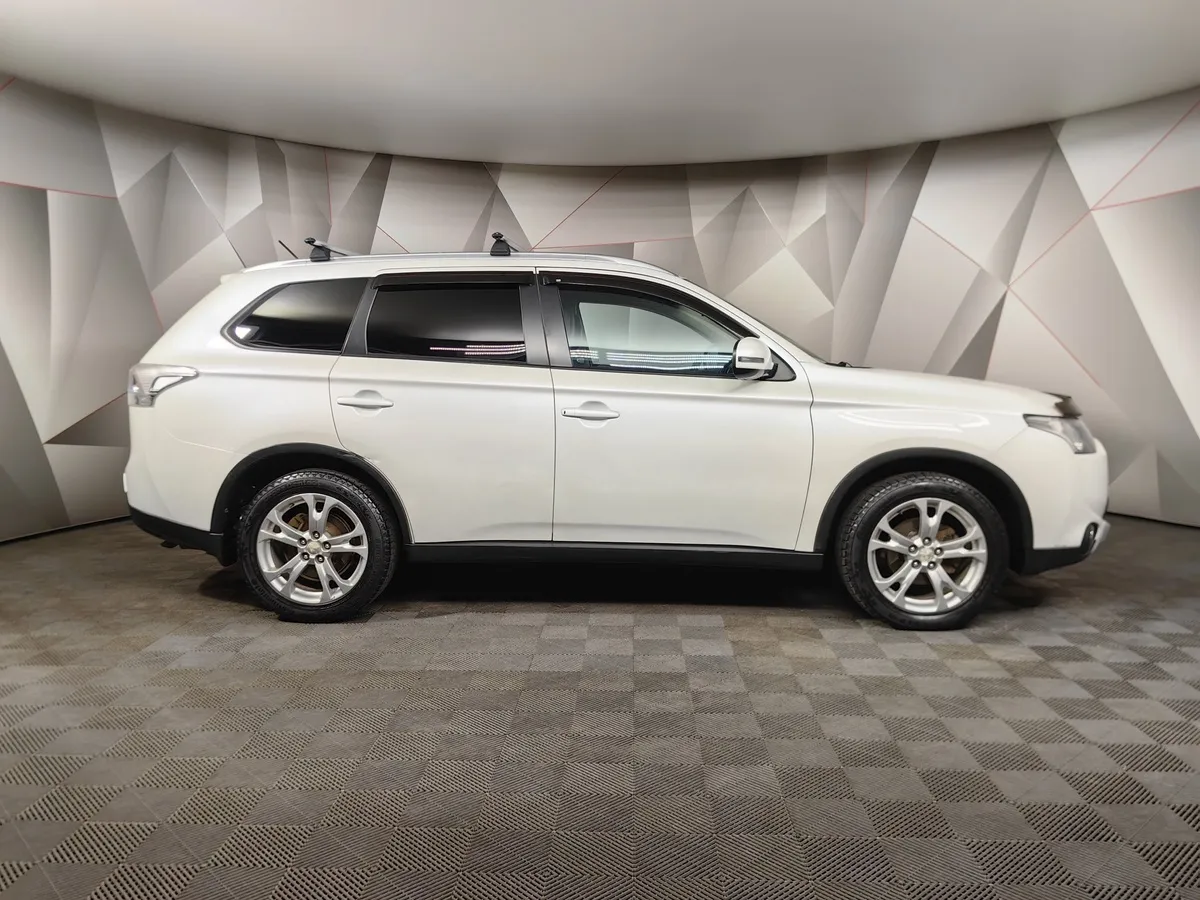 Mitsubishi Outlander 2.0 CVT 4WD (146 л.с.) Instyle E29 Белый в АВИЛОН. Слайд №6