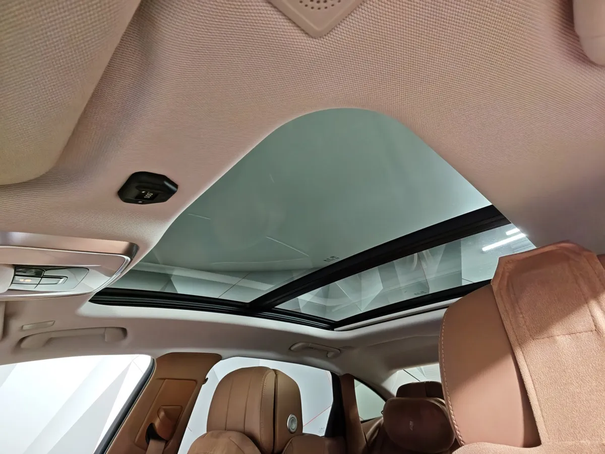 Hongqi H9 2.0T AT (245 л.с.) Делюкс двухцветный Коричневый в АВИЛОН. Слайд №20