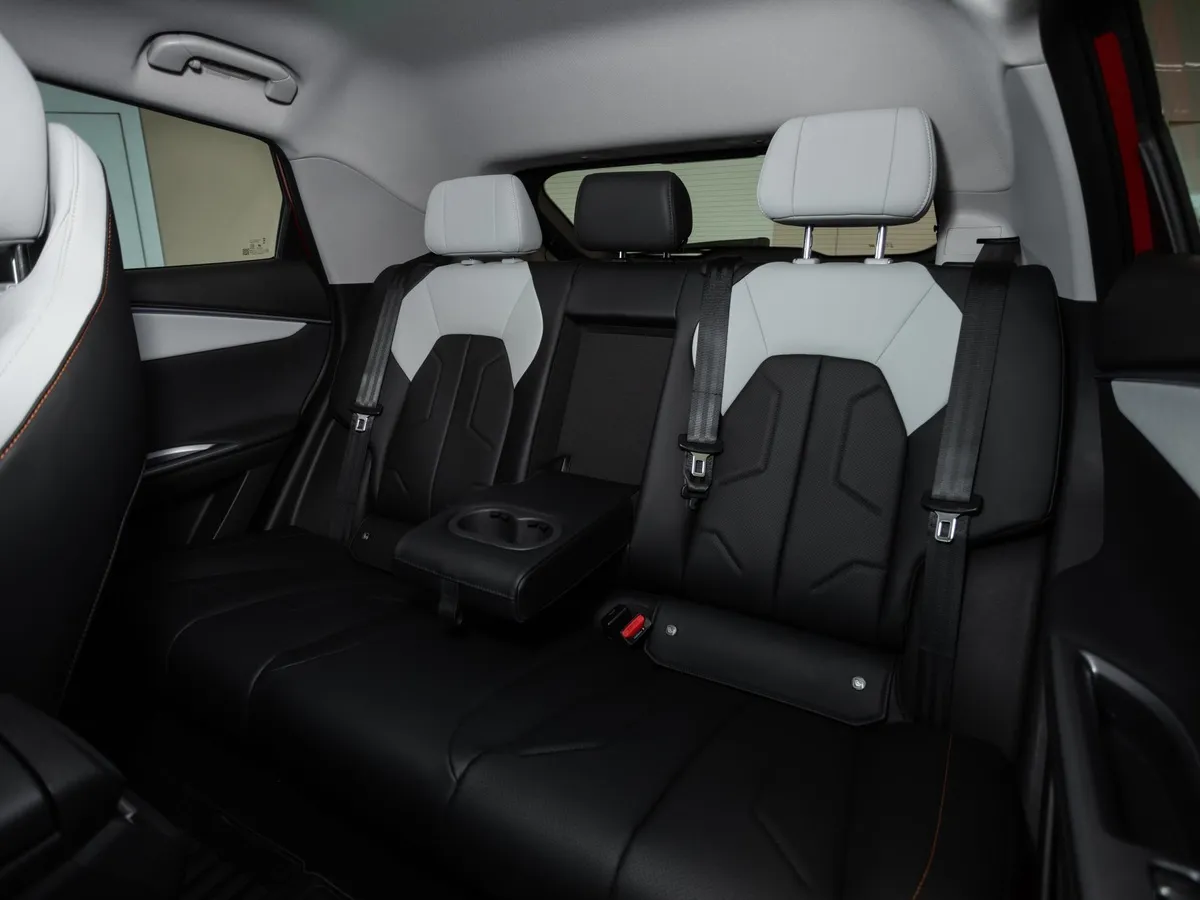 Omoda C5 1.5T DCT FWD (147 л.с.) Стиль Красный в АВИЛОН. Слайд №12