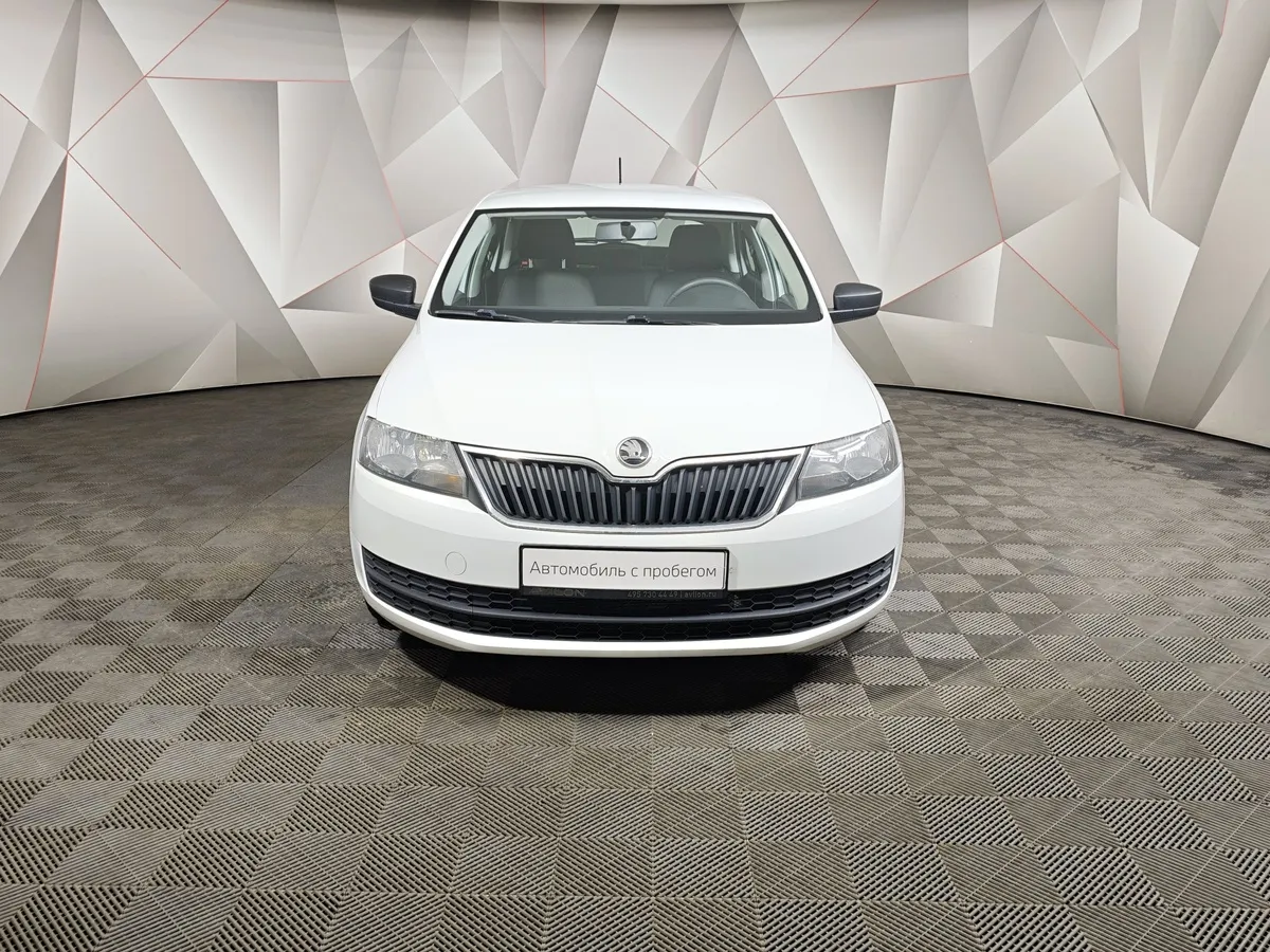 Skoda Rapid 1.6 MT (90 л.с.) Белый в АВИЛОН. Слайд №7