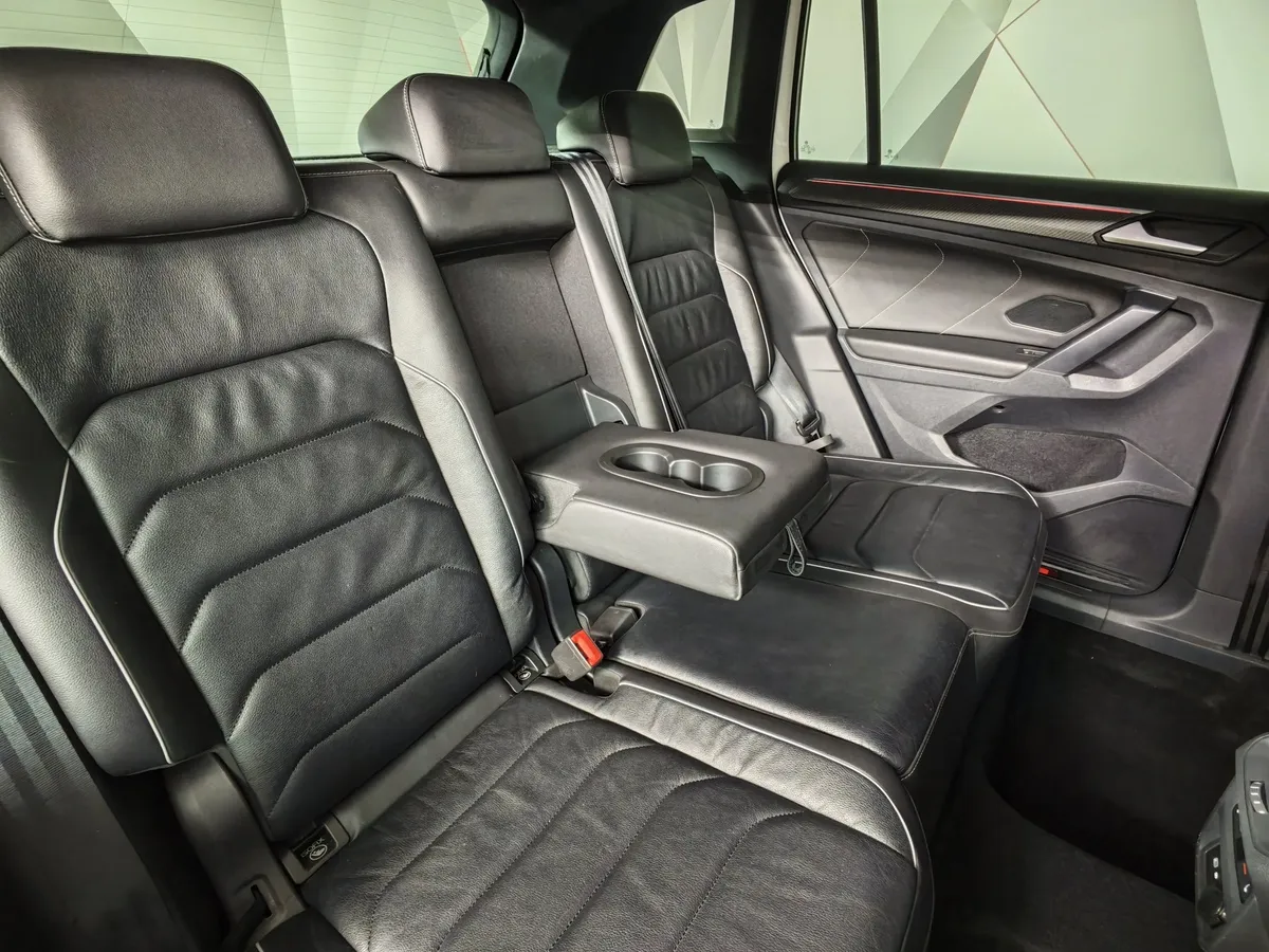 Volkswagen Tiguan 2.0 TSI 4Motion DSG (220 л.с.) R-Line Белый в АВИЛОН. Слайд №17