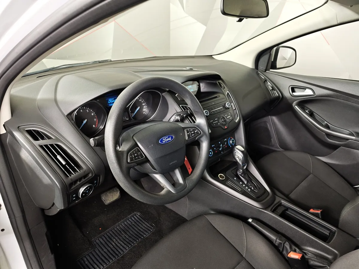 Ford Focus 1.6 PowerShift (105 л.с.) Trend Белый в АВИЛОН. Слайд №17