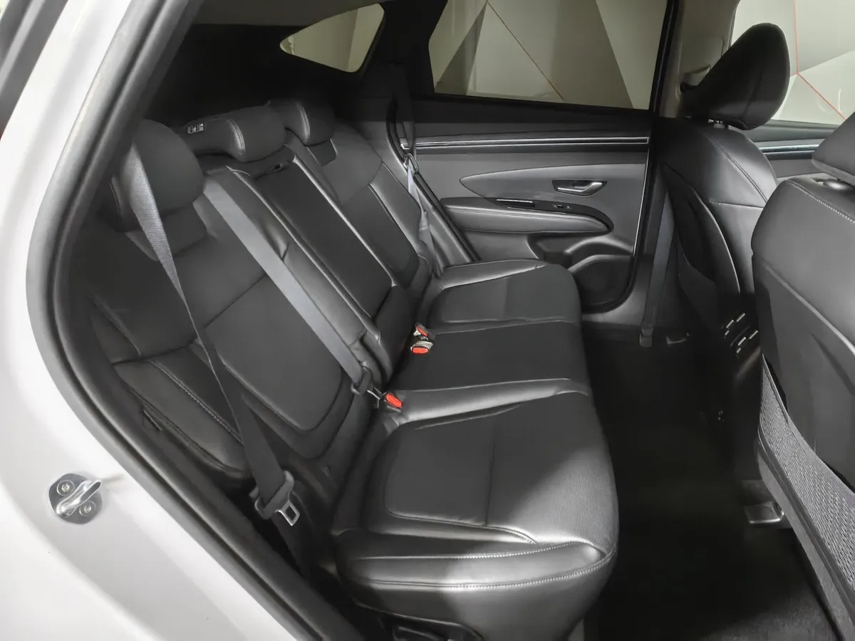 Hyundai Tucson 2.0 AT 4WD (150 л.с.) Comfort Белый в АВИЛОН. Слайд №16