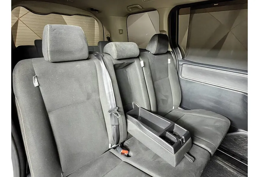 Toyota Esquire 2.0 CVT FWD (152 л.с.) Белый в АВИЛОН. Слайд №17