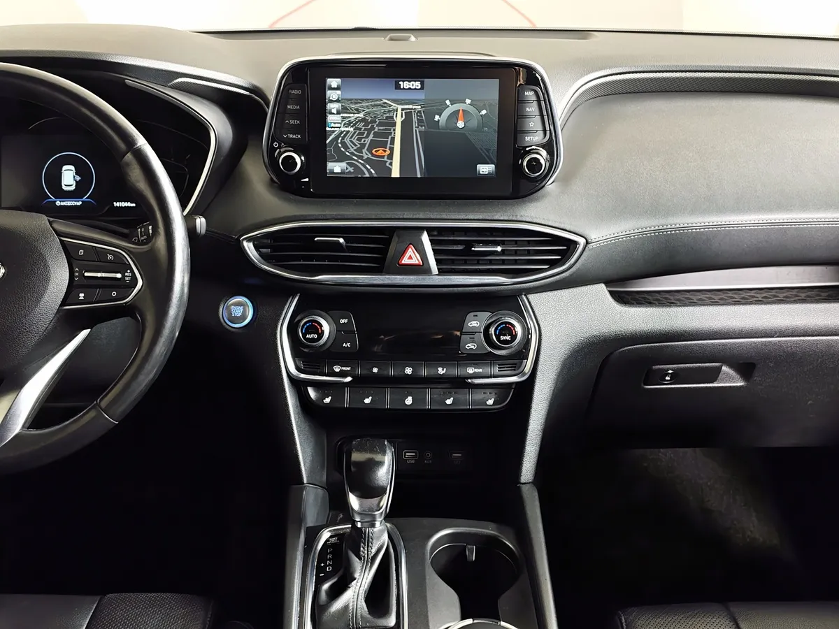 Hyundai Santa Fe 2.4 (188 л.с.) - 6AT Premier Белый в АВИЛОН. Слайд №15