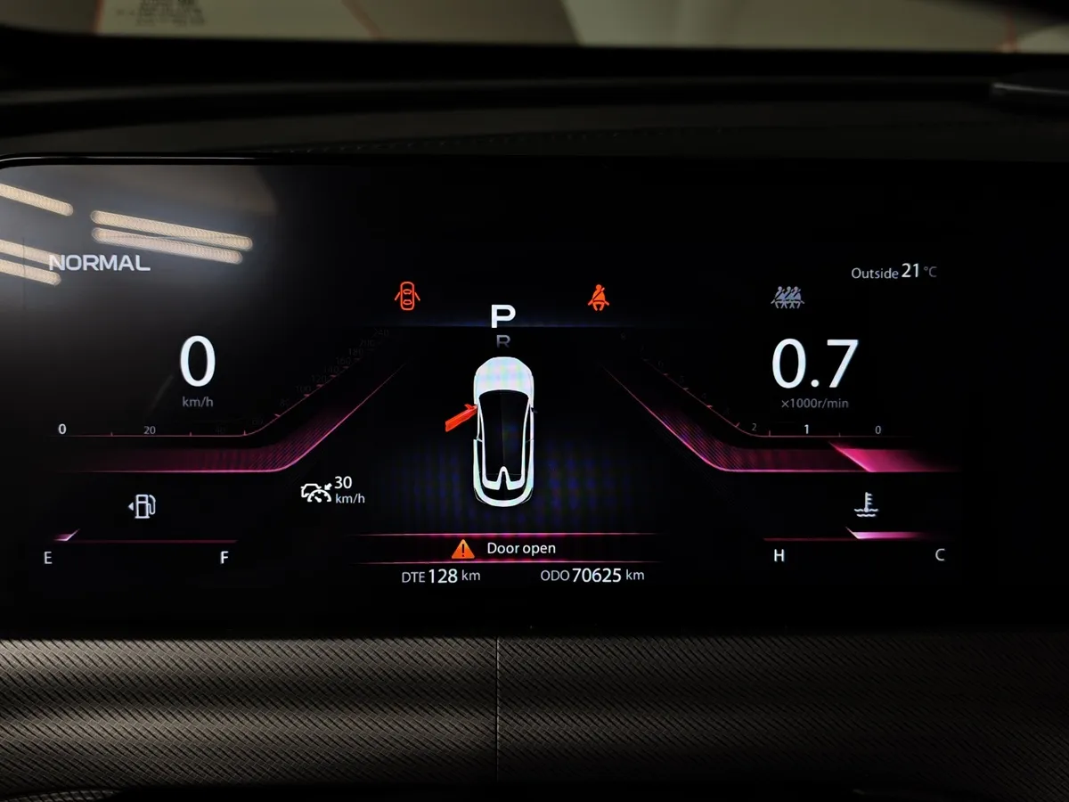 Changan UNI-T 1.5T 7DCT (181 л.с.) Tech Черный в АВИЛОН. Слайд №17