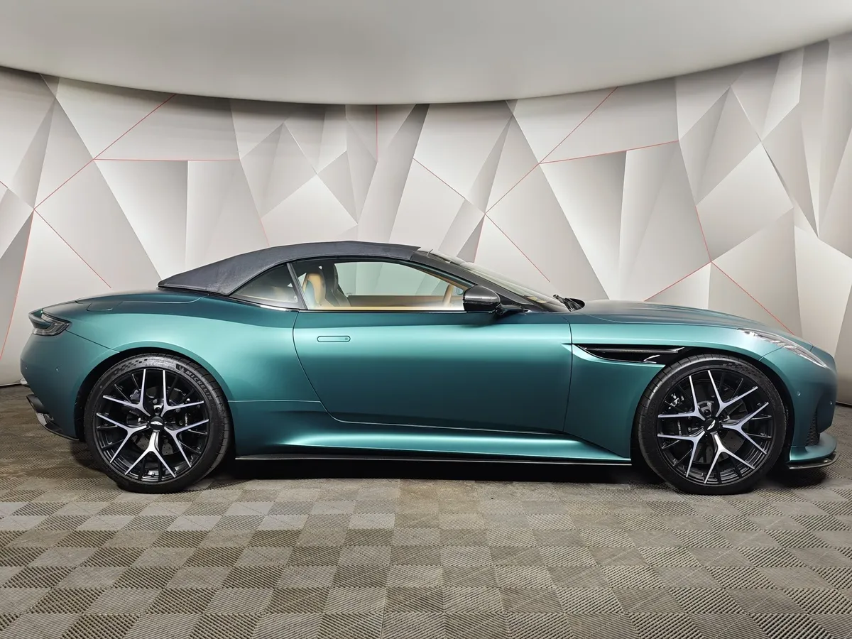 Aston Martin DB12 Volante 5.2 V12 AT (600 л.с.) Зеленый в АВИЛОН. Слайд №6
