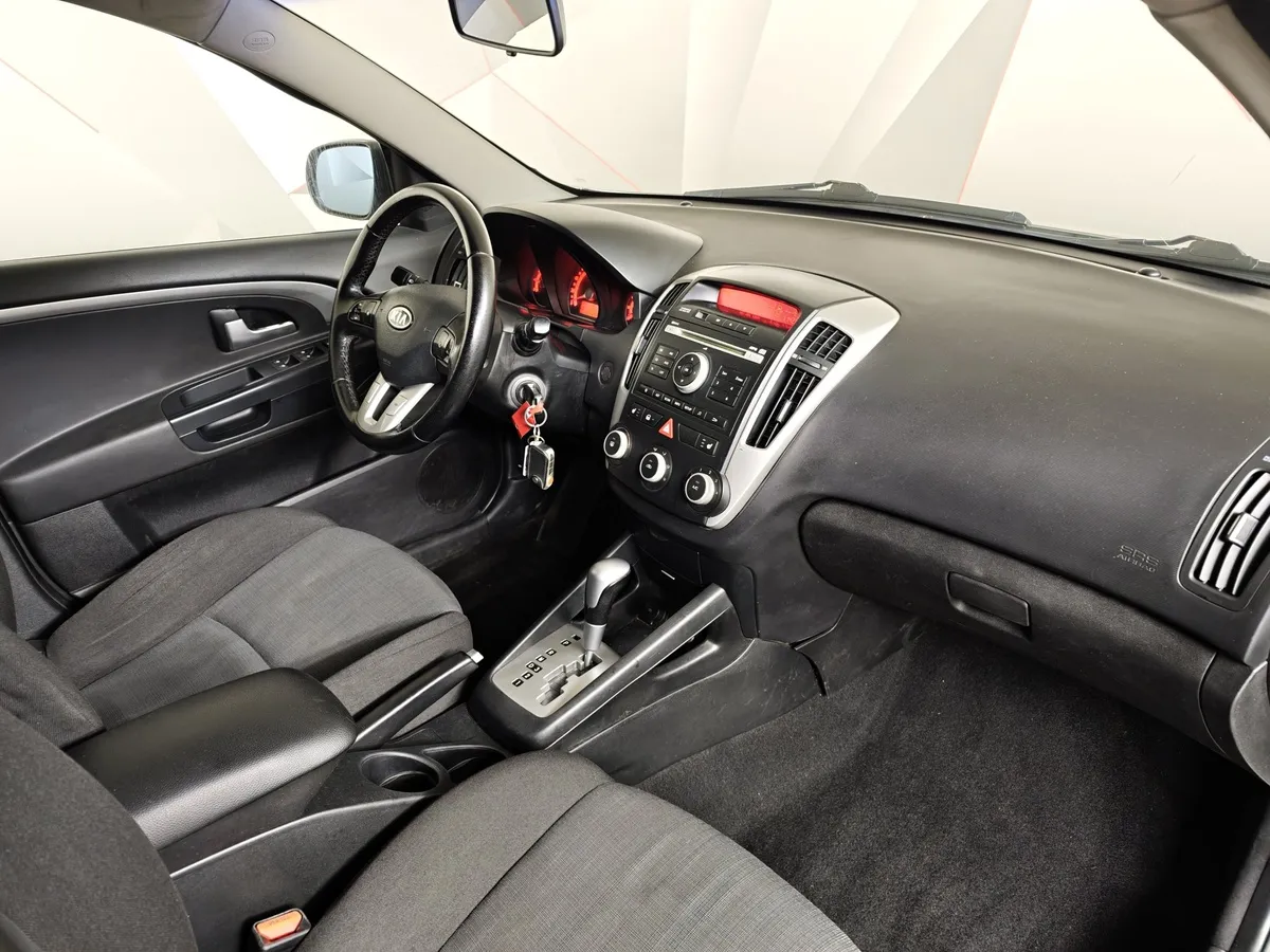 Kia Ceed 1.6 AT (122 л.с.) Серебристый в АВИЛОН. Слайд №13