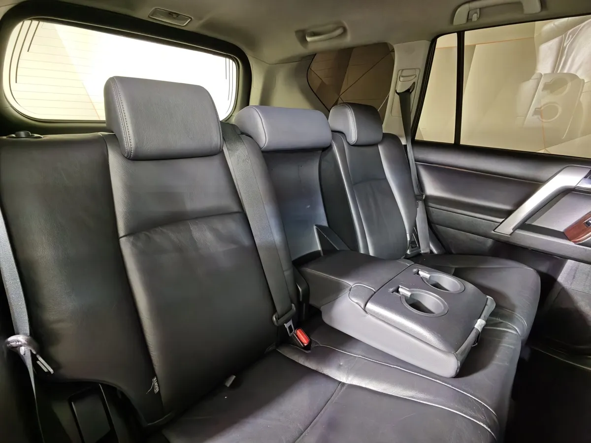 Toyota Land Cruiser Prado 4.0 AT 4WD (282 л.с.) Черный в АВИЛОН. Слайд №17
