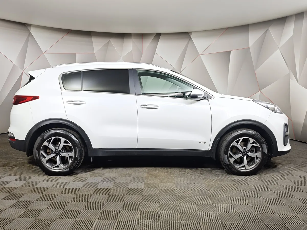 Kia Sportage 2.0 MPI AT 4WD (150 л.с.) Luxe Белый в АВИЛОН. Слайд №6