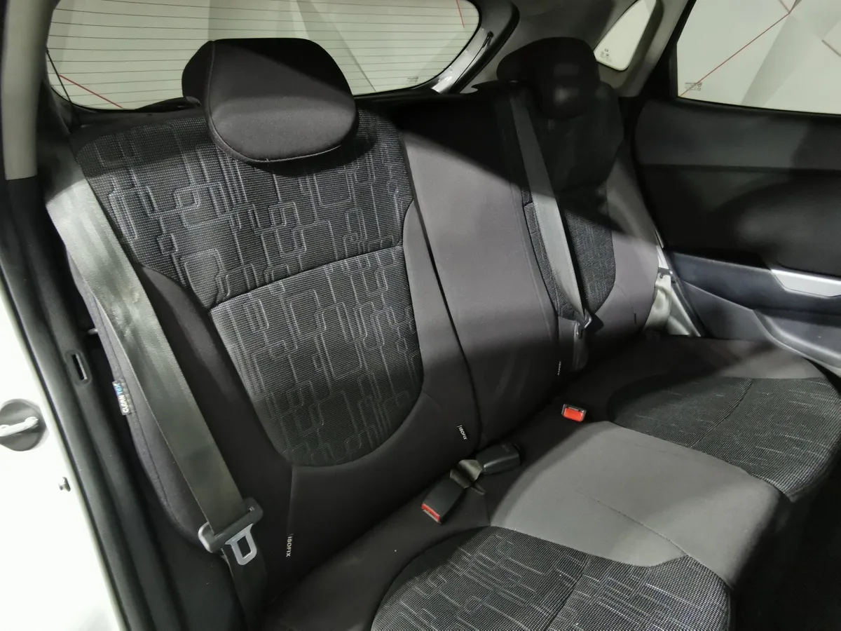 Kia Rio 1.6 AT (123 л.с.) Серебристый в АВИЛОН. Слайд №14