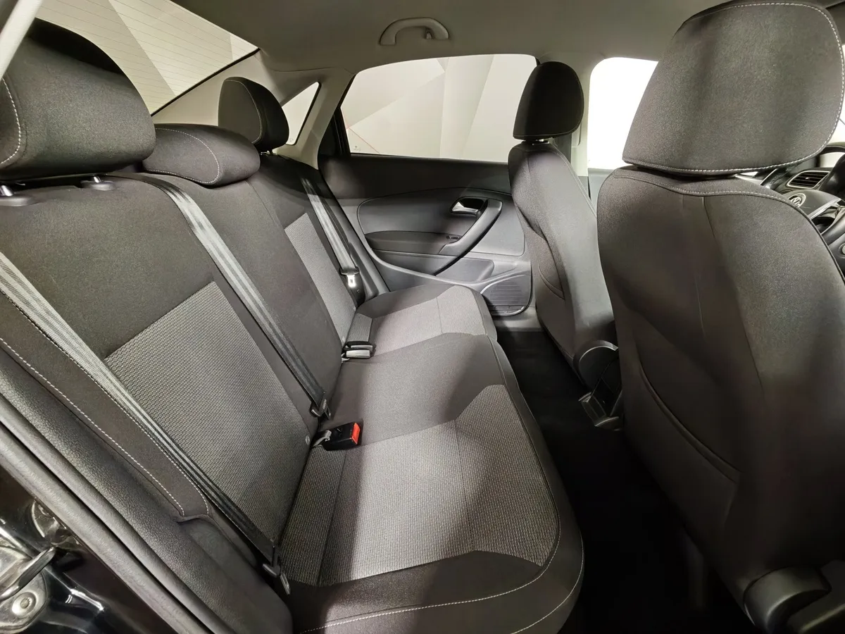 Volkswagen Polo 1.6 MPI AT (110 л.с.) Drive Черный в АВИЛОН. Слайд №16