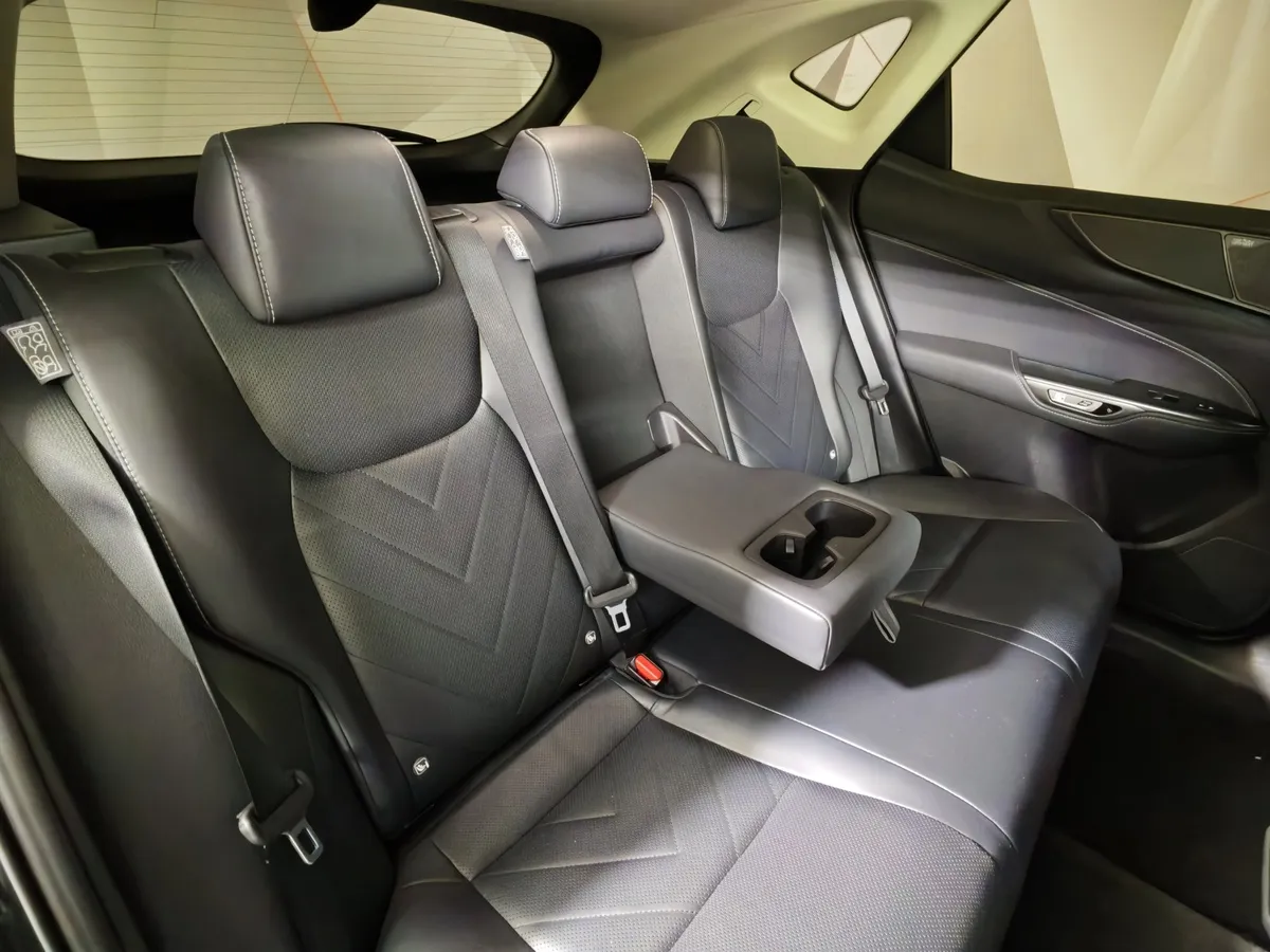 Lexus NX 2.5 AT AWD (200 л.с.) Luxury Черный в АВИЛОН. Слайд №17