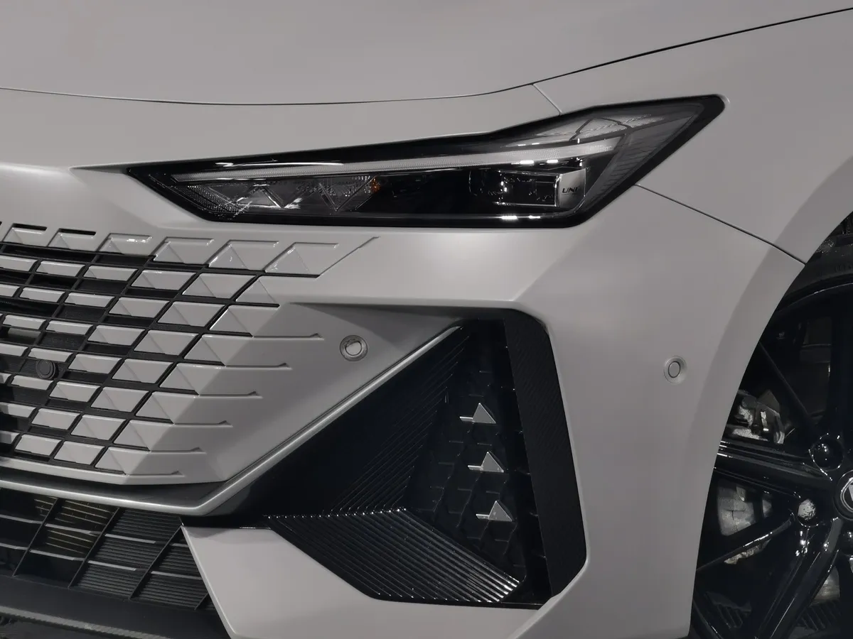 Changan UNI-V 1.5 AMT (181 л.с.) Tech Серый в АВИЛОН. Слайд №10