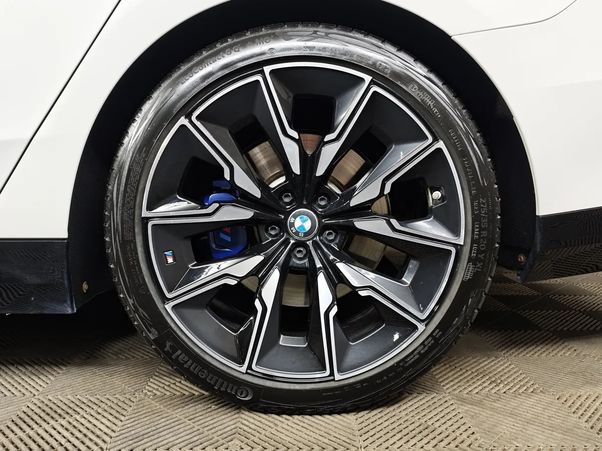 BMW 5 серия 530i xDrive AT (252 л.с.) Белый в АВИЛОН. Слайд №7