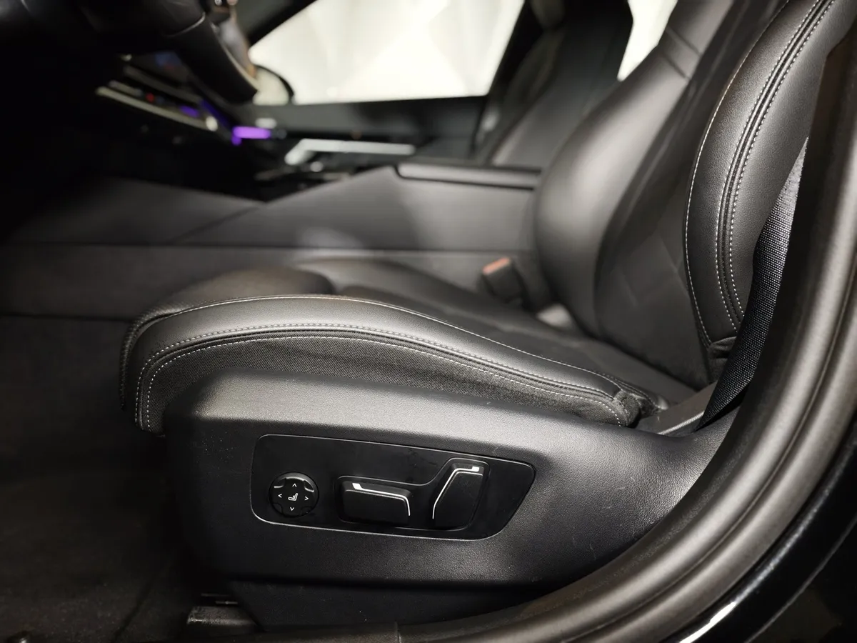 BMW 5 серия 530i xDrive AT (252 л.с.) Черный в АВИЛОН. Слайд №25